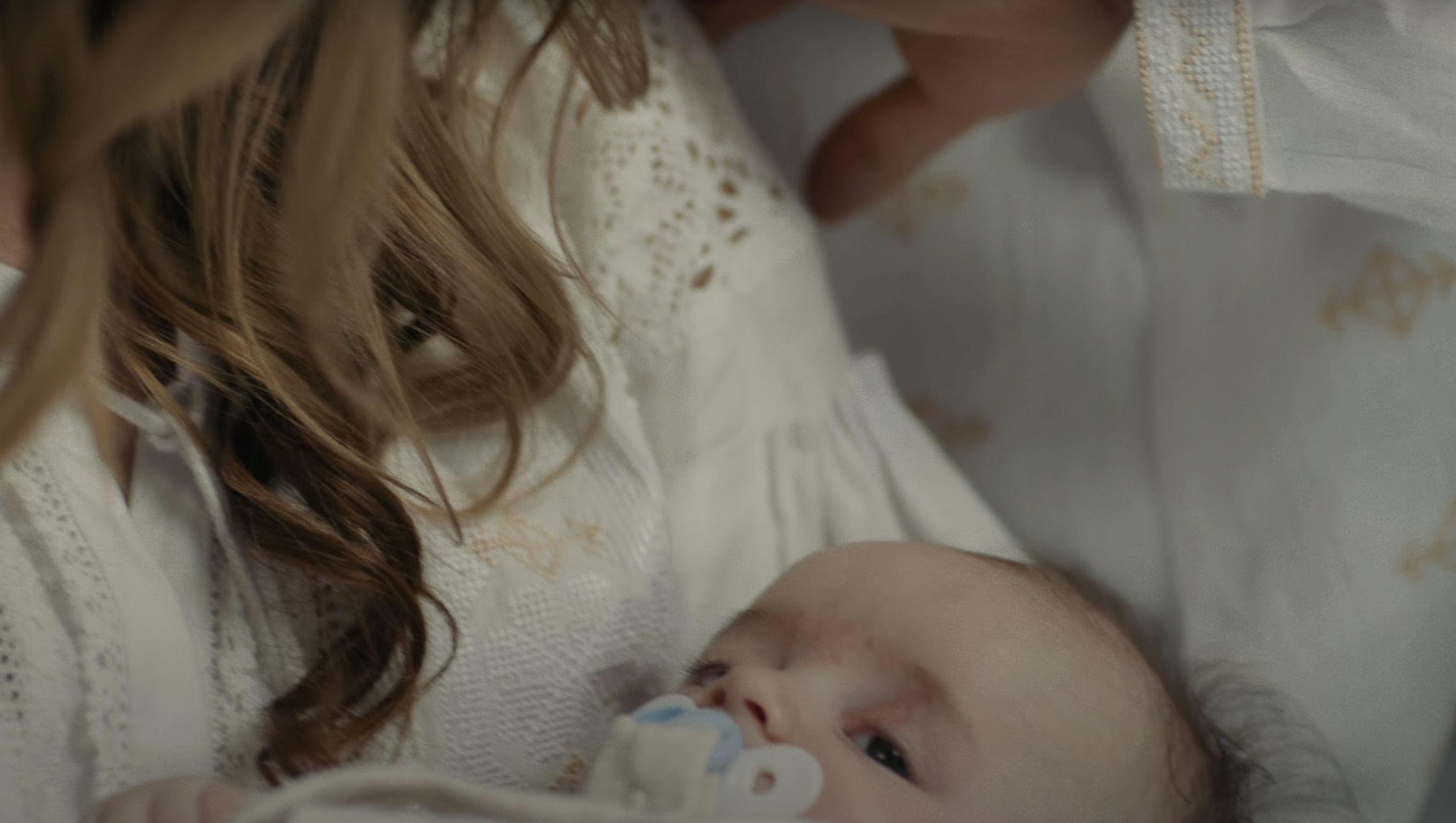 Копия мамы: Козловский впервые показал лицо 7-месячного сыночка Оскара